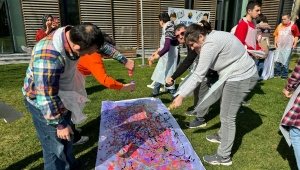 Sakarya Büyükşehir’in özel çocuklarından Dünya Ressamlar Günü’nde rengarenk eser