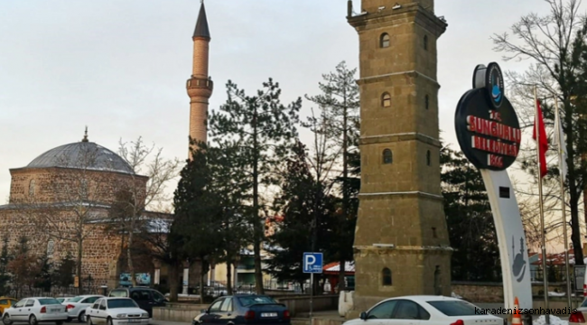 Sungurlu’da ezan erken okundu; vatandaşlar tepki gösterdi