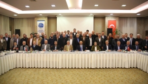 Yüce müteahhitlerle iftarda buluştu: “Sakarya’ya yakışır yüzlerce projeye imza attık”