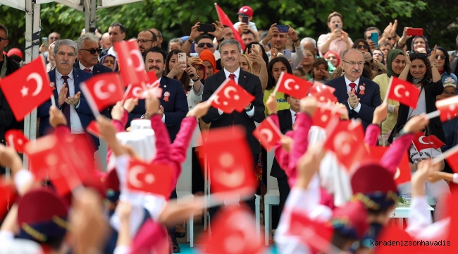 Alemdar miniklerin bayram coşkusuna ortak oldu