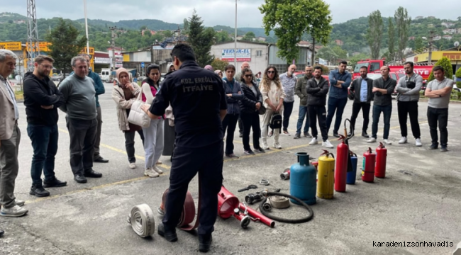 İtfaiye, öğretmenlere yangın eğitimi kursu veriyor