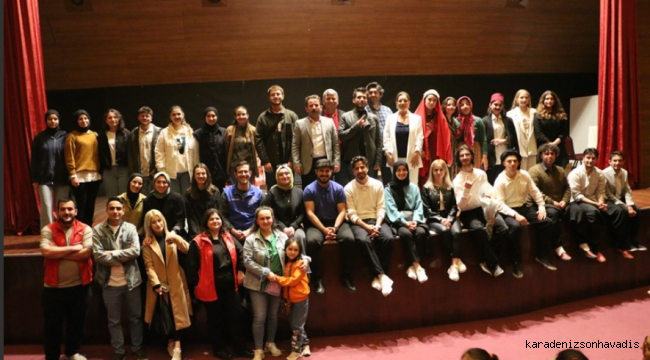 Sakarya Gençlik Merkezi Tiyatro Ekibi Tam Not Aldı