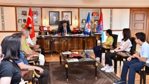 BAŞKAN GENÇ ŞAMPİYONLARI AĞIRLADI