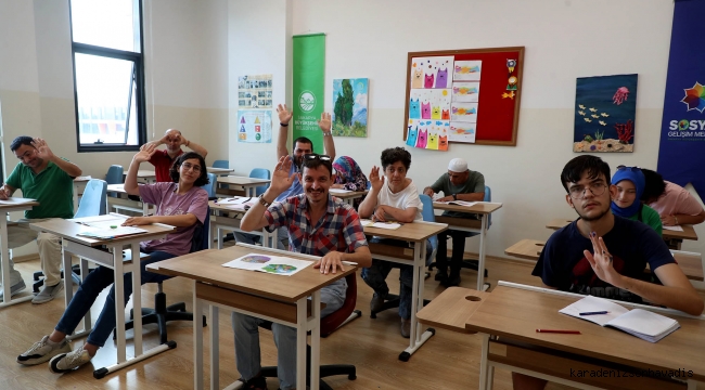 SGM’ler ‘engelsiz yüreklerin’ hayata bakışını değiştiriyor: “Kızım burada sosyalleşti, hayatı değişti”