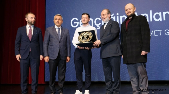 RTEÜ'DE GENÇLİĞİN ANLAM ARAYIŞI KONULU KONFERANS GERÇEKLEŞTİRİLDİ