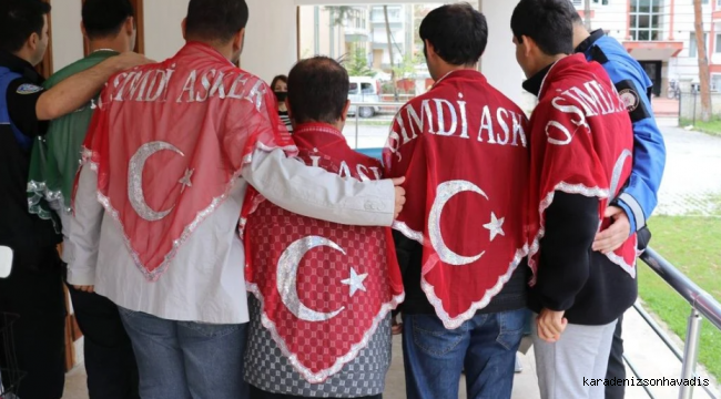 Amasya'da temsili askerlik öncesi engelli gençlere kına yakıldı