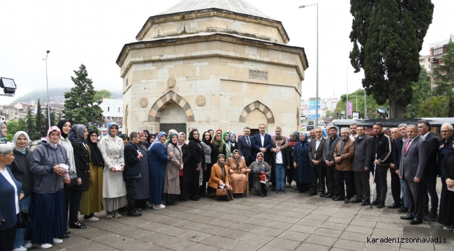 ANNELER GÜNÜ GÜLBAHAR HATUN’UN HUZURUNDA ANILDI… BAŞKAN GENÇ: “ŞEHRİMİZE İZ BIRAKMIŞ MUHTEREM BİR ANNE”