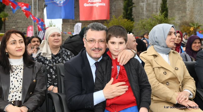 BAŞKAN GENÇ: EN BÜYÜK GÜCÜMÜZ AİLE YAPIMIZDIR