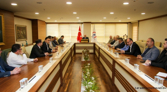 BAŞKAN ÖZLÜ, BELEDİYE VE ŞİRKET YÖNETİCİLERİ İLE BULUŞTU YENİ DÖNEMDE YAPILACAK ÇALIŞMALAR GÖRÜŞÜLDÜ