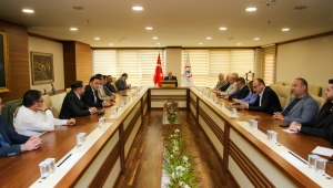 BAŞKAN ÖZLÜ, BELEDİYE VE ŞİRKET YÖNETİCİLERİ İLE BULUŞTU YENİ DÖNEMDE YAPILACAK ÇALIŞMALAR GÖRÜŞÜLDÜ