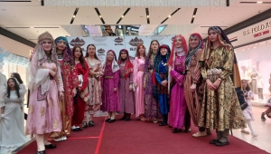 RİZE'NİN ASIRLIK GELİNLİKLERİ DEFİLESİ İLGİYLE SEYREDİLDİ