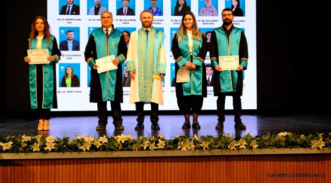 RTEÜ 3. YAŞ ÜNİVERSİTESİ İÇİN MEZUNİYET TÖRENİ DÜZENLENDİ