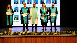 RTEÜ 3. YAŞ ÜNİVERSİTESİ İÇİN MEZUNİYET TÖRENİ DÜZENLENDİ