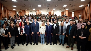 SANKO Holding Onursal Başkanı Abdulkadir Konukoğlu, Gaziantep Üniversitesi'nde öğrencilere tecrübelerini anlattı
