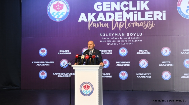 SÜLEYMAN SOYLU TRABZON'DA GENÇLERLE BULUŞTU