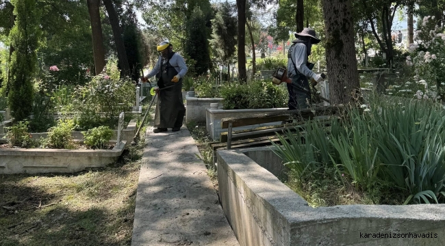 Bayram Öncesi Mezarlıklarda Temizlik Hassasiyeti