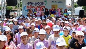 Çocuklar Sakarya’da bir ilke misafir oldu: Oyuncak Festivali’nde rengarenk buluşma