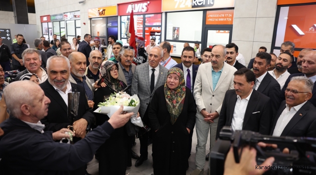 GURBETÇİLERE HAVAALANINDA COŞKULU KARŞILAMA TÖRENİ