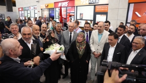 GURBETÇİLERE HAVAALANINDA COŞKULU KARŞILAMA TÖRENİ