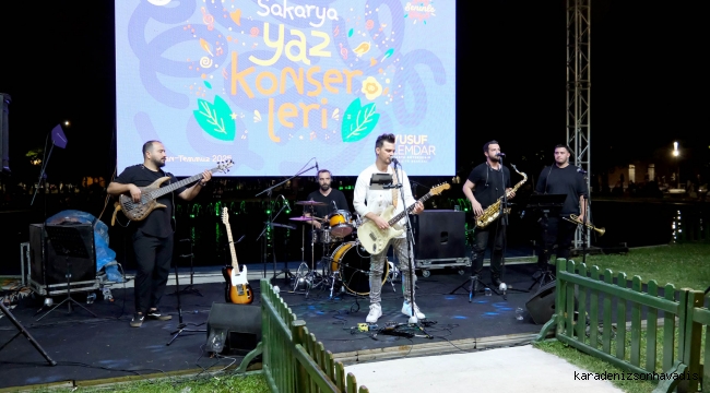 Millet Bahçesi’nde müzik dolu akşam: Şarkılara hep birlikte eşlik ettiler