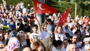 Nefesler tutuldu, binlerce kişi Sakarya'da dünya şampiyonası heyecanını yaşadı