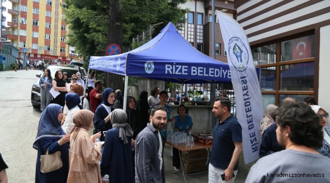 RİZE BELEDİYESİ’NDEN TYT SINAVINDA OKUL ÖNLERİNDE İKRAMLAR VE ÜCRETSİZ ULAŞIM