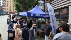 RİZE BELEDİYESİ’NDEN TYT SINAVINDA OKUL ÖNLERİNDE İKRAMLAR VE ÜCRETSİZ ULAŞIM 