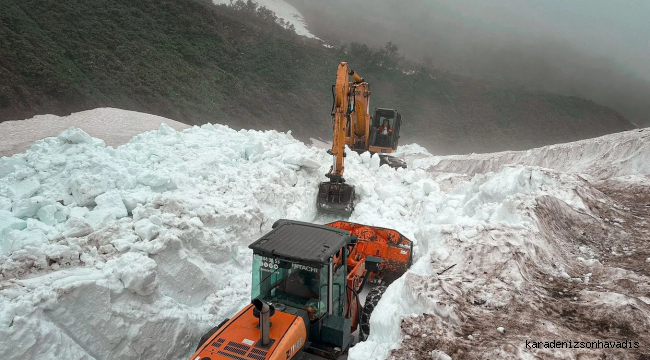 Rize'nin yaylaları haziranda beyaza büründü