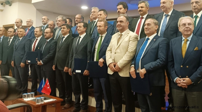 RTEÜ REKTÖRÜ YILMAZ, ÜNİVERSİTENİN TAM AKREDİTASYON BELGESİNİ TESLİM ALDI