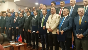 RTEÜ REKTÖRÜ YILMAZ, ÜNİVERSİTENİN TAM AKREDİTASYON BELGESİNİ TESLİM ALDI