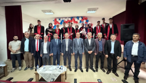 Şalpazarı Anadolu İHL'de 13 öğrenci kep fırlattı