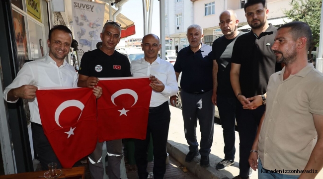 Al Bayraklar Körfez'de dalgalandı