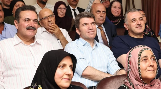 Amasya Valisi Önder Bakan'ın köy sakinleri ile sinema keyfi