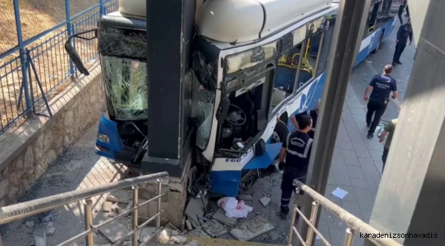 Ankara'da belediye otobüsü kaza yaptı: Çok sayıda yaralı var