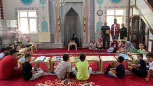 Başkan Ata, Yaz Kuran Kursu Öğrencilerine Dondurma İkramında Bulundu
