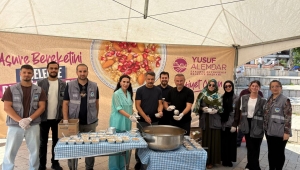 Binlerce kişi aşureyi tattı, hem diller hem de gönüller lezzet buldu 
