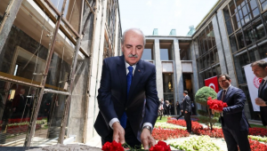 Kurtulmuş, Meclis'te bombalanan alanlara karanfil bıraktı
