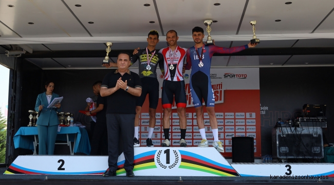 Sakarya'da nefes kesen şampiyona; Genç pedallar zirve için yarıştı