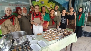Trabzonlular derneğinden Aşure İkramı