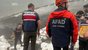 Yaylada fotoğraf çekerken kar altında kaldı, hayatını kaybetti