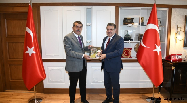 Bakan Yusuf Tekin, Büyükşehir Belediyesi’ni ziyaret etti