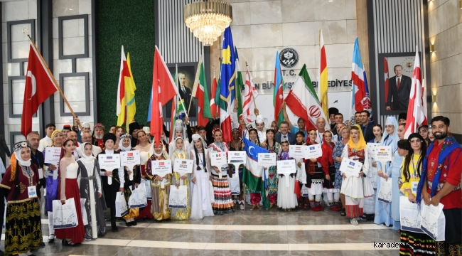 Başkan Genç,Uluslararası Horon Festivali'nde dünyaya mesaj verdi: “Müzik susmasın, silahlar sussun”