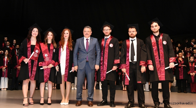 BAŞKAN GENÇ, ÜNİVERSİTE OKUYACAK GENÇLERİ TRABZON’A DAVET ETTİ