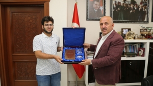 Çayeli’nde Dereceye Giren Öğrenciler Başkanlık Makamında Ağırladı