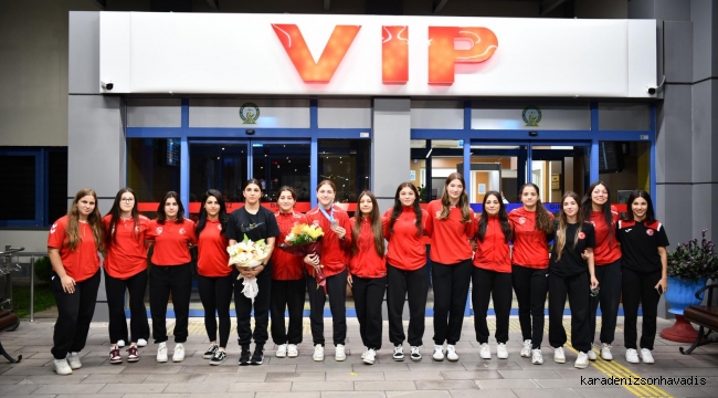 DÜNYA ÜÇÜNCÜSÜ BEYZA NUR AKKUŞ’A COŞKULU KARŞILAMA
