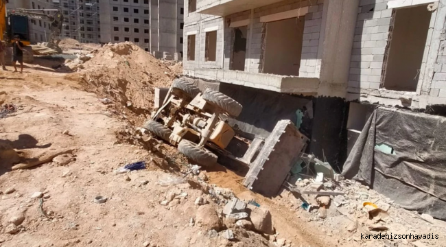 Malatya'da şantiyede iş makinesi devrildi: 1 ölü