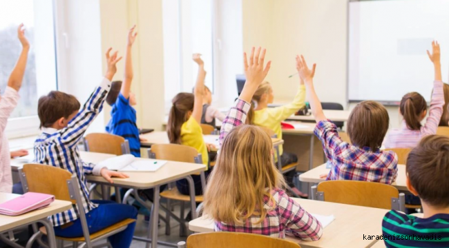 Okullarda serbest kıyafet uygulaması sona eriyor: Veliler kararı memnuniyetle karşıladı