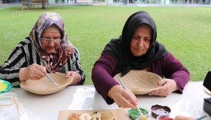 Özel bireyler ve anneleri hobi atölyelerinde el ele