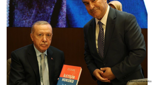 Prof. Dr. Zakir Avşar'dan Cumhurbaşkanına kitap takdimi