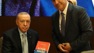 Prof. Dr. Zakir Avşar'dan Cumhurbaşkanına kitap takdimi